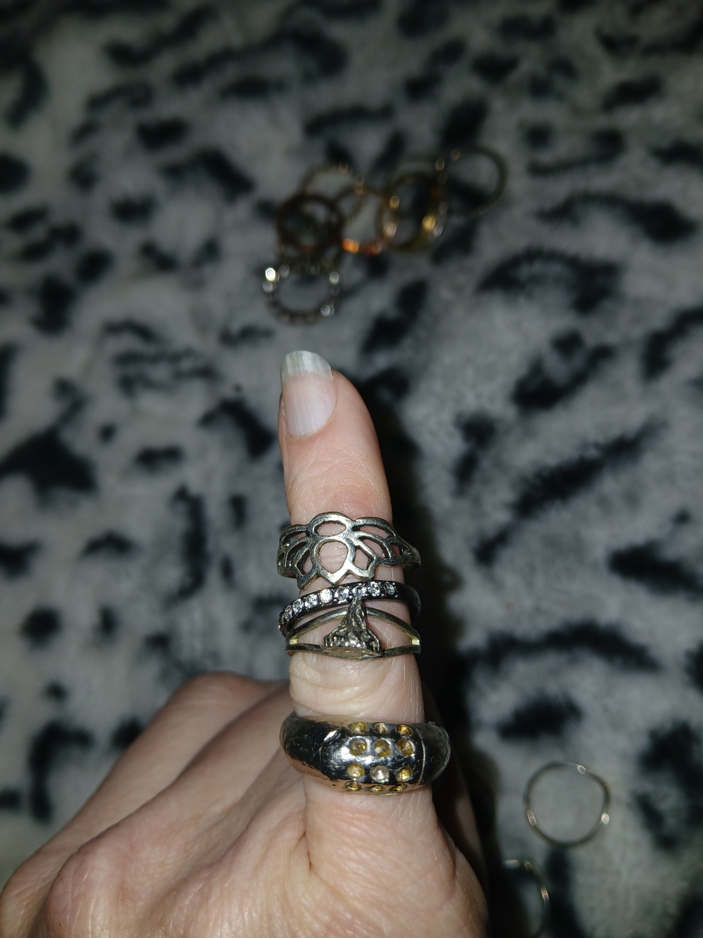 16 Piece Mixed Metal Stackable Women's Ring Set - Silver, Gold, Rose - Picture 4 of 5
